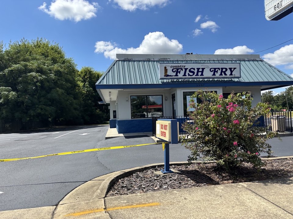 Seafood restaurant entrance on Fort Bragg Road.